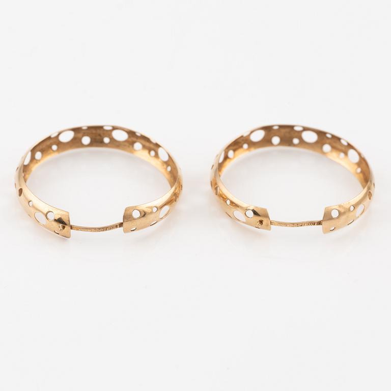 Liisa Vitali,  
earrings, a pair, hoops, 14K gold.