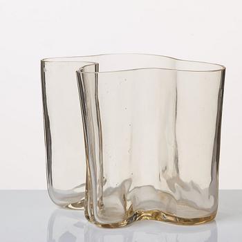 Alvar Aalto, a mould blown glass vase, part of the 'Eskimoerindens skinnbuxa' series, by Karhula, Finland 1930's.