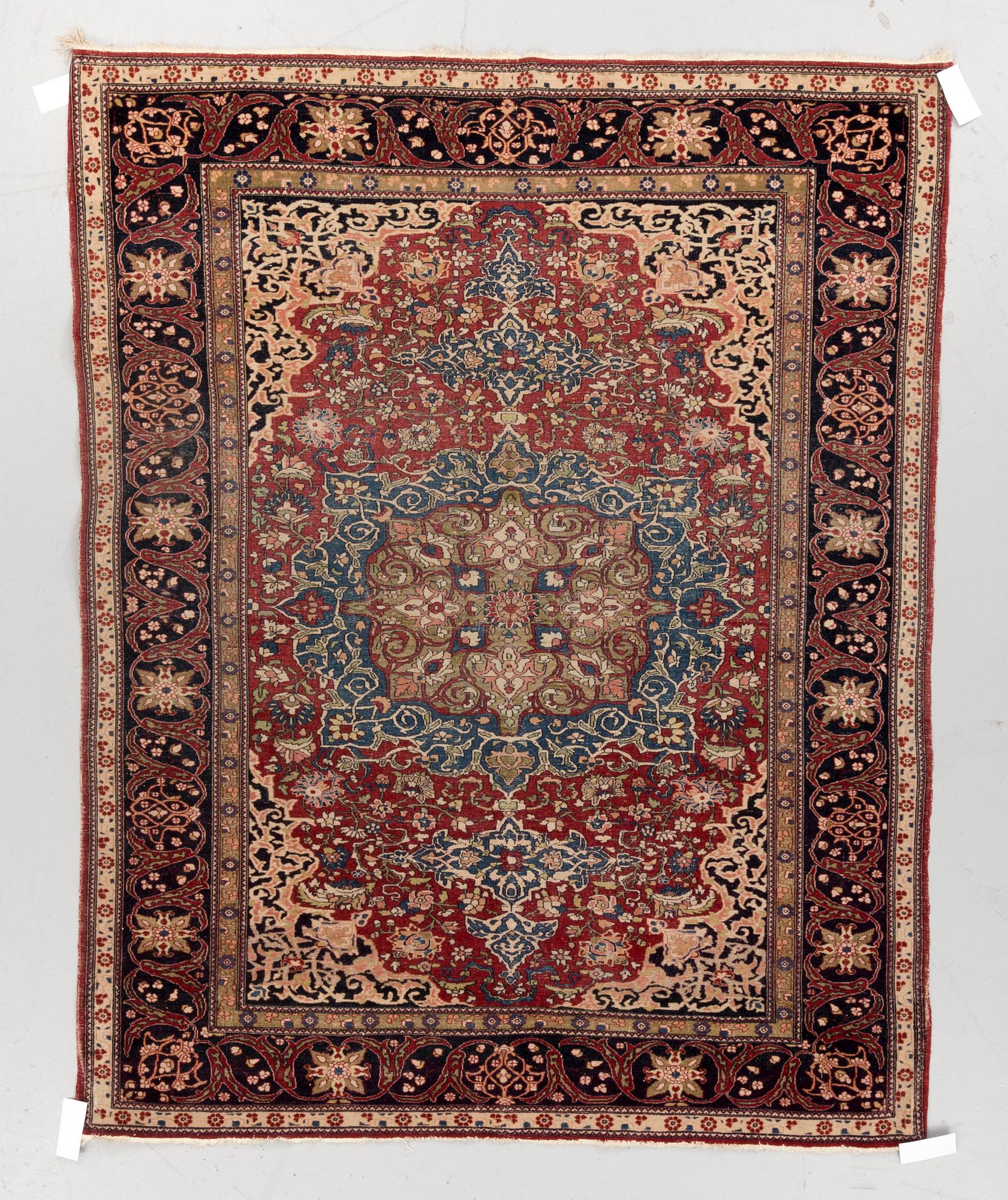 A CARPET, a semi-antique Esfahan, ca 174,5 x 143,5 cm.