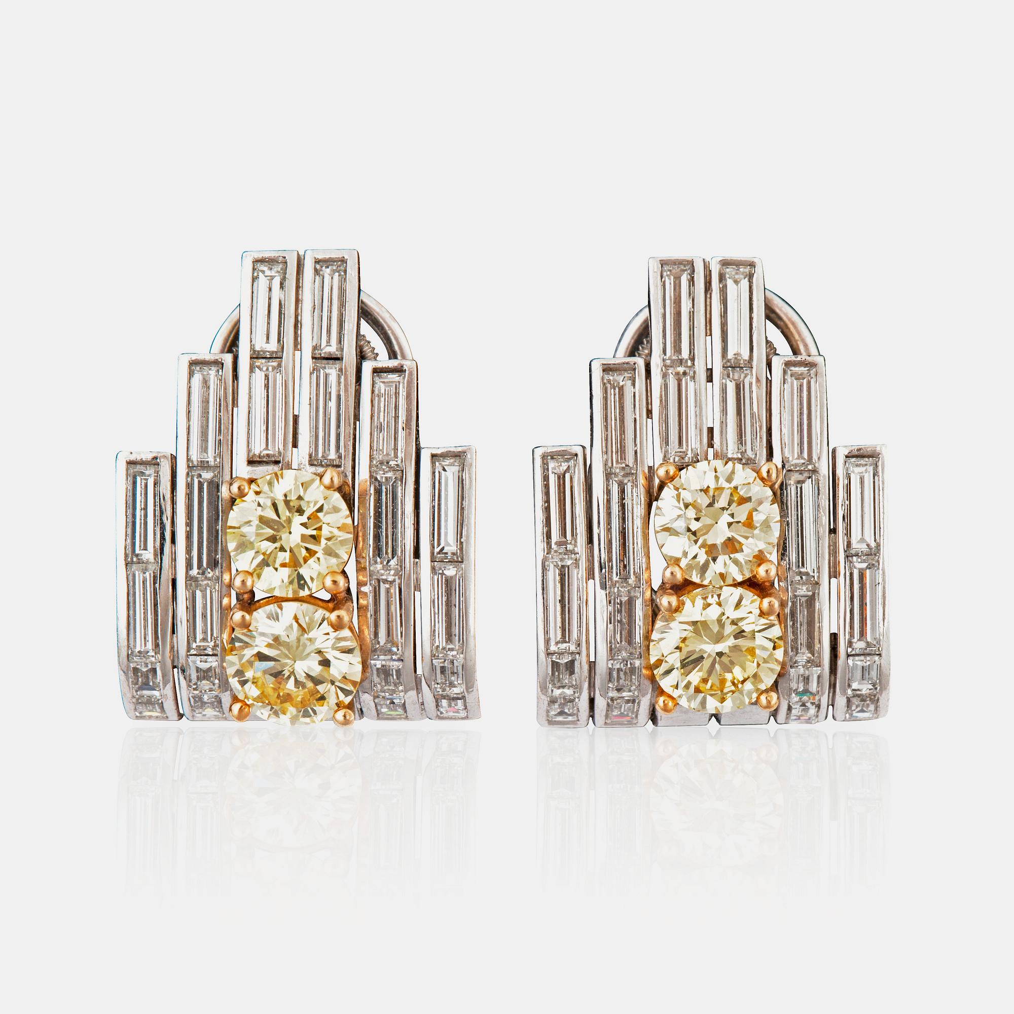 ÖRHÄNGEN, Binder, 4 st Fancy Yellow diamanter totalt 1.80 ct samt 48 baguetteslipade diamanter totalt ca 2.00 ct.