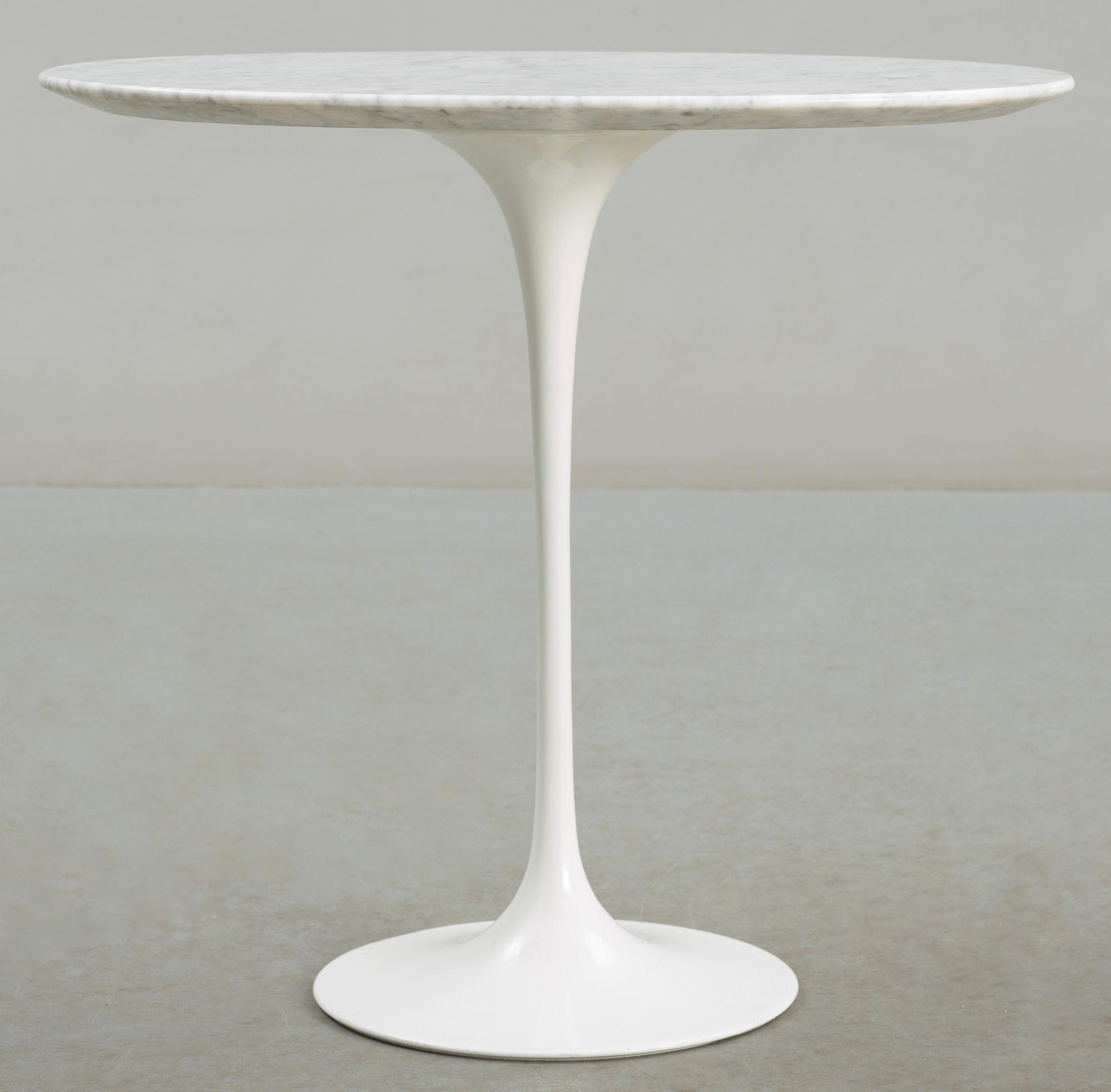 BORD, "Tulip", Eero Saarinen, för Knoll international, numr 160.
