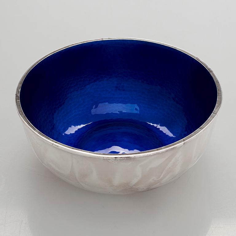 A. Tillander, skål, sterlingsilver och emalj, Åbo 2005.