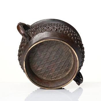 A bronze censer, Gui, late Ming dynasty (1368-1644).