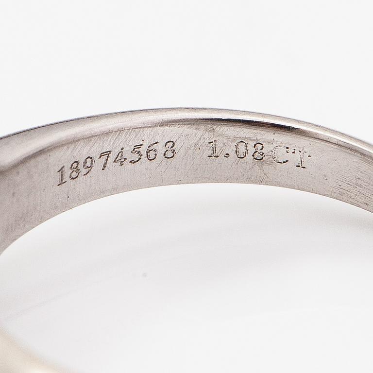 Tiffany & Co, A platinum ring with a ca. 1.08 ct. Marked Tiffany & Co, 18974568.