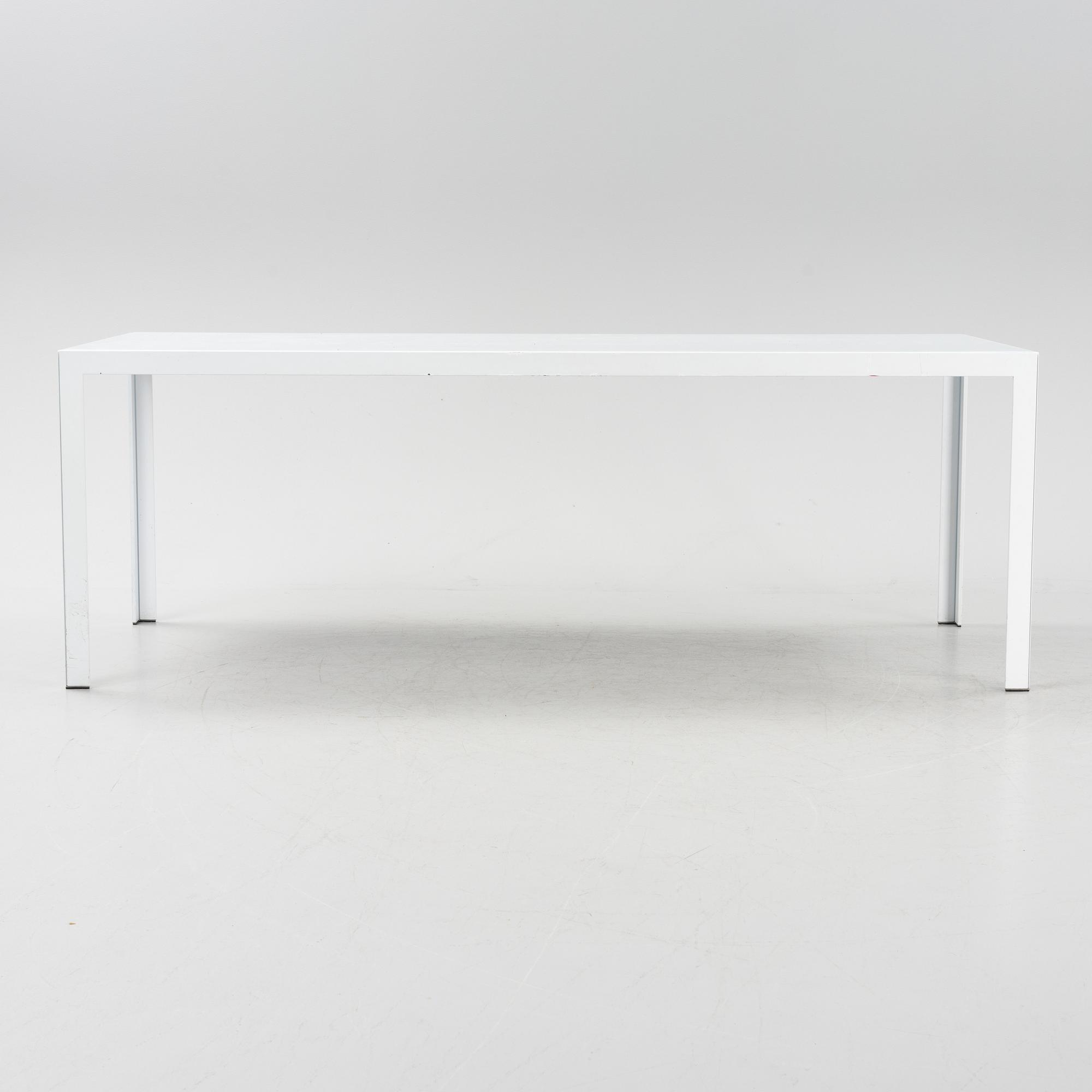 A 'Progetto' desk by Monica Armani for B&B  Italia. 21st Century.