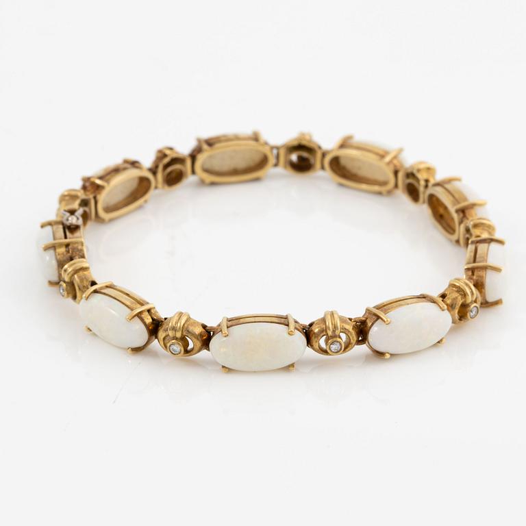 Bracelet, H.Stern, 18K gold with opals and brilliant-cut diamonds.