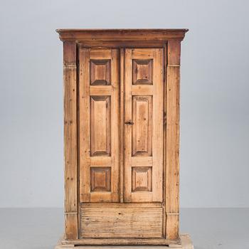 KLÄDSKÅP, mellaneuropa, 1800-talets första hälft.