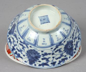 SKÅLAR, 2 st, porslin, Kina samt Japan, 1800-tal.
