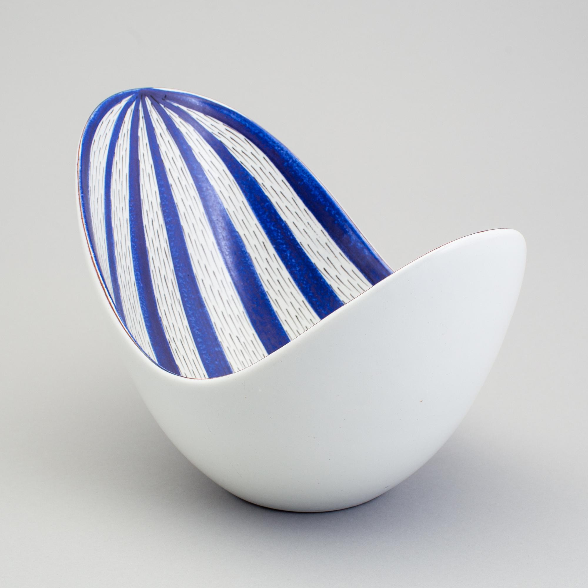 STIG LINDBERG, a faience bowl, Gustavsberg 1960s.