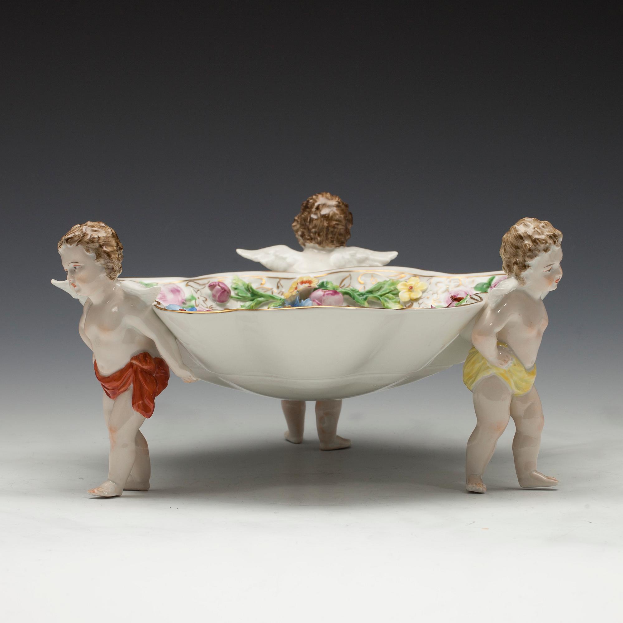 SKÅL PÅ FOT, porslin, Tyskland, Dresden, 1900-talets början.