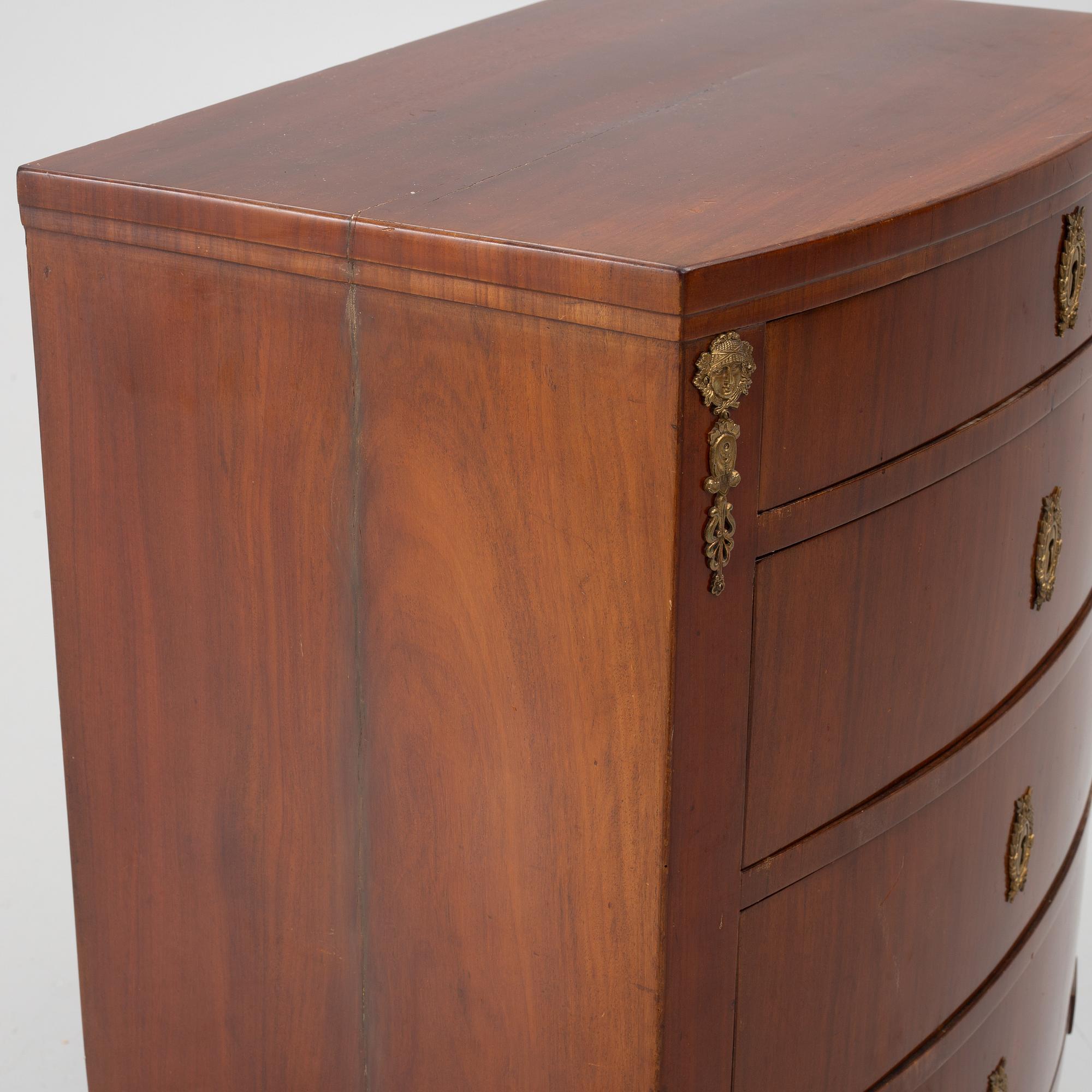Chest of drawers, 19th century.