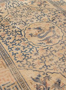 ANTIQUE SILK CHINESE. 267,5 x 180 cm.