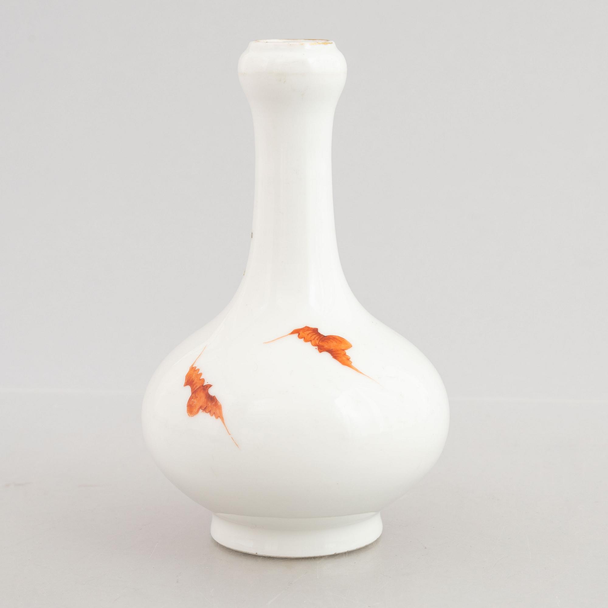A famille rose vase, Qing dynasty, 19th century, also a jar with cover 20th century.