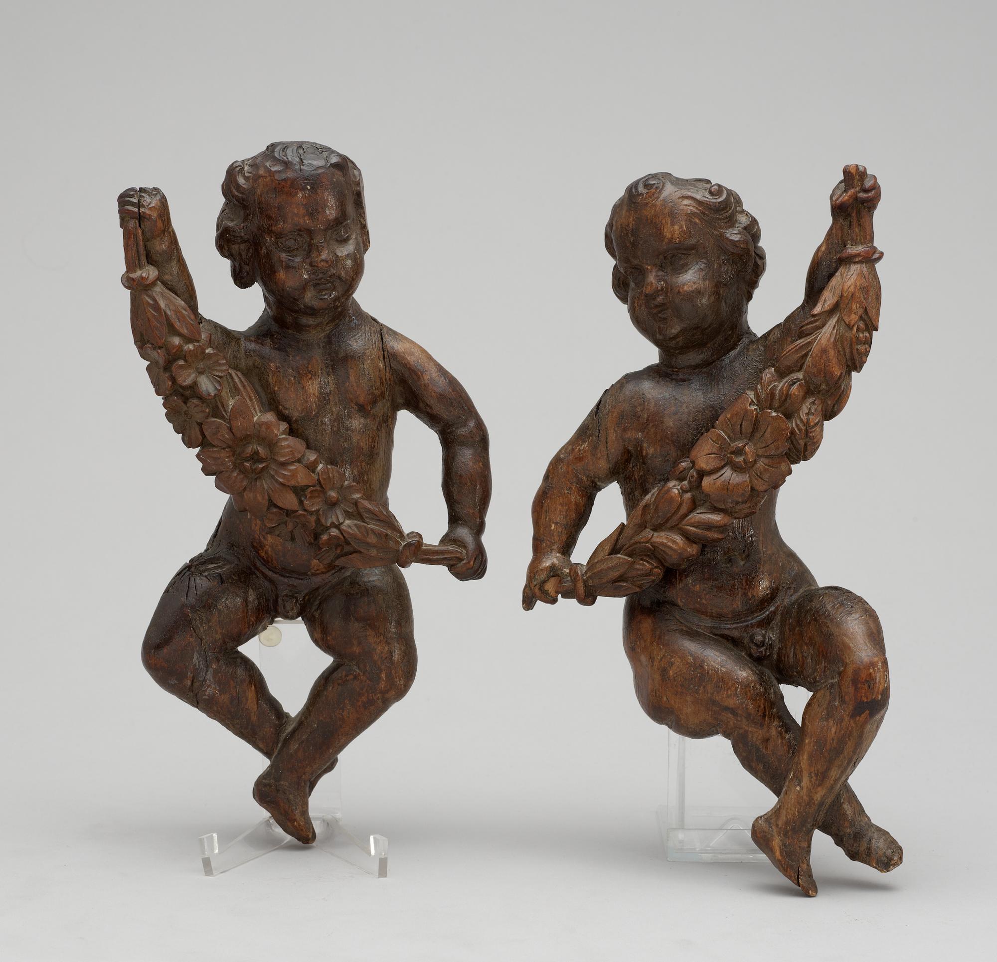 DEKORDELAR, 2 st, snidat trä. Barock, 1600/1700-tal.