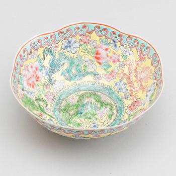 A CHINESE EGG-SHELL BOWL 20TH CENTURY,