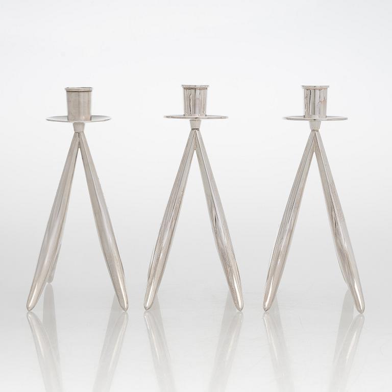 Anna-Greta Eker, Kynttilänjalkoja, 3 kpl, hopeaa, Auran Kultaseppä oy, Turku 1958 ja 1961.