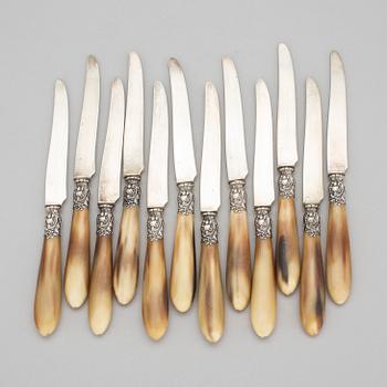 FRUKTKNIVAR, 12 st, silver och horn, Paul Canaux & Cie, 1892-1911, Paris. Total vikt 386 g.