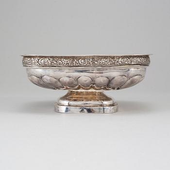 A Russian silver bread bowl, Thomas Sohka, St. Petersburg 1839.