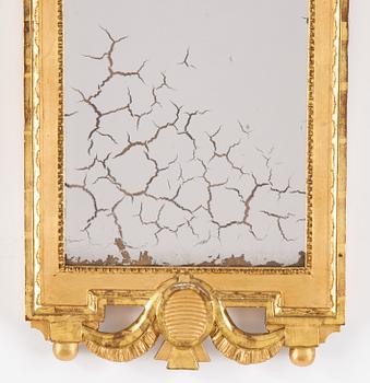 A gustavian giltwood and parcel-gilt mirror by Johan Åkerblad (master 1758-1799).