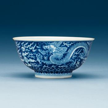 1754. A blue and white bowl, Qing dynasty with Qianlong mark.