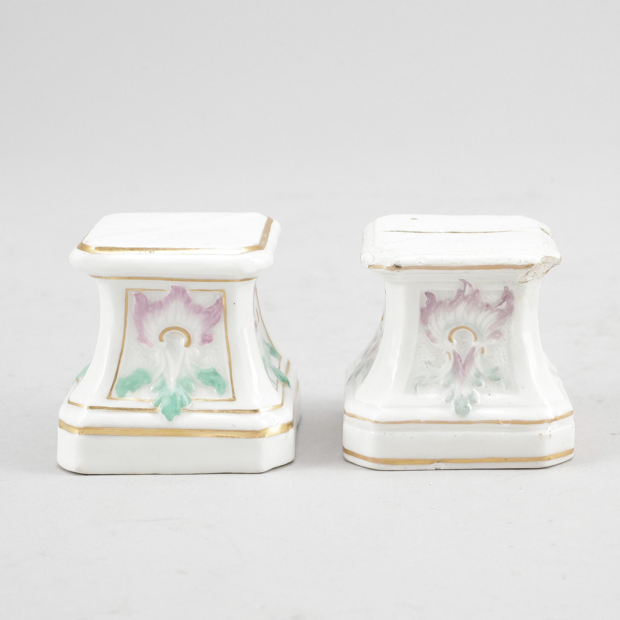 SOCKLAR, 2 st, porslin, Meissen, Tyskland, 1700-talets början.