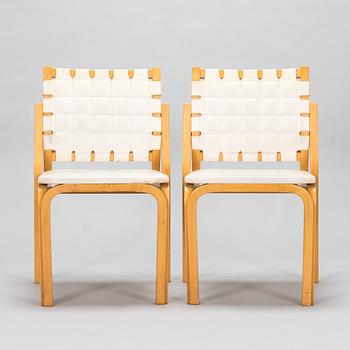 Alvar Aalto, a pair of 1960/1970s '612' chairs for Artek.