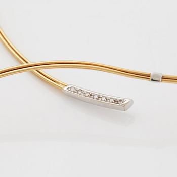 An 18K gold and white gold necklace set with round brilliant-cut diamonds.