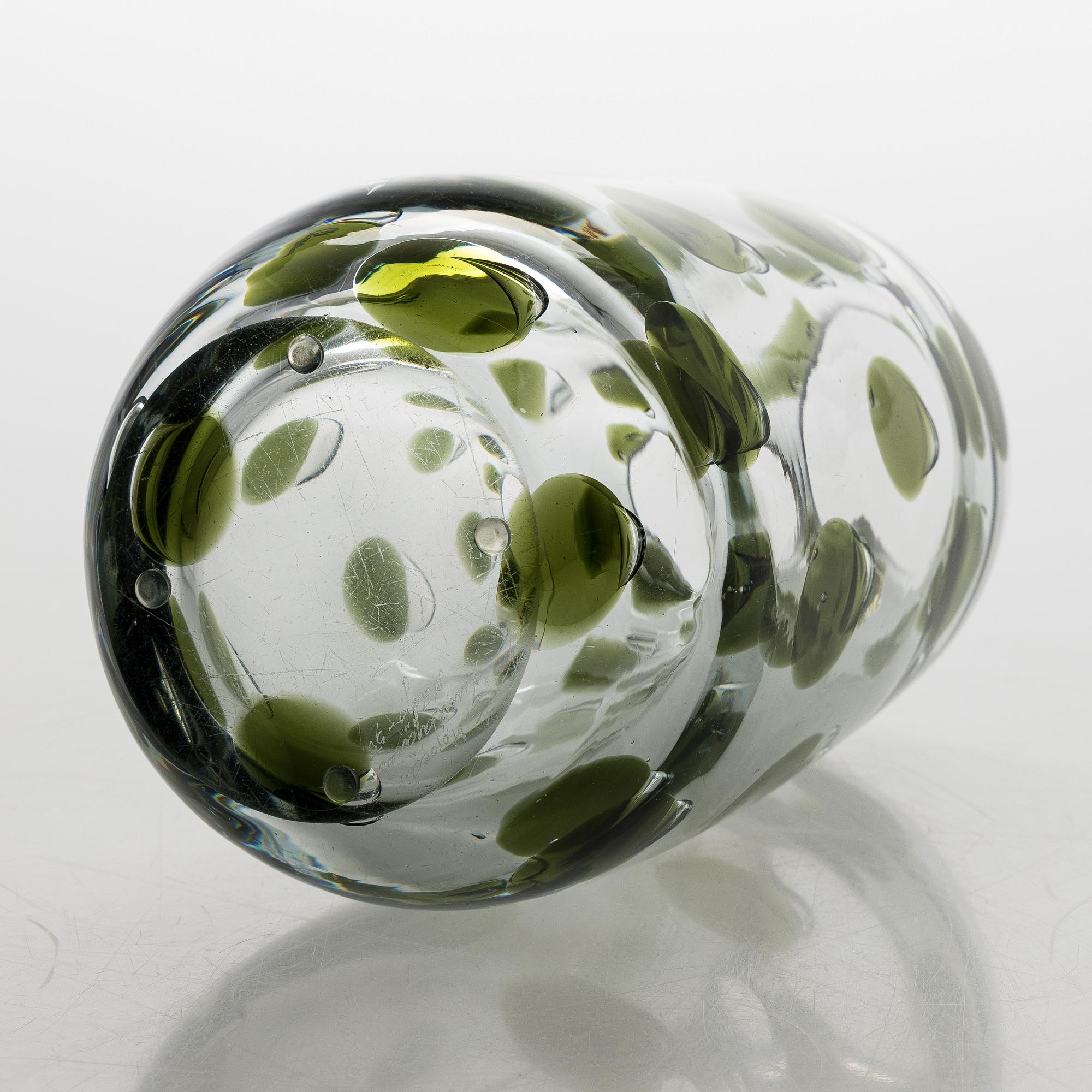 Saara Hopea, vase, “Panther”, signed S. Hopea Nuutajärvi Notsjö -55.