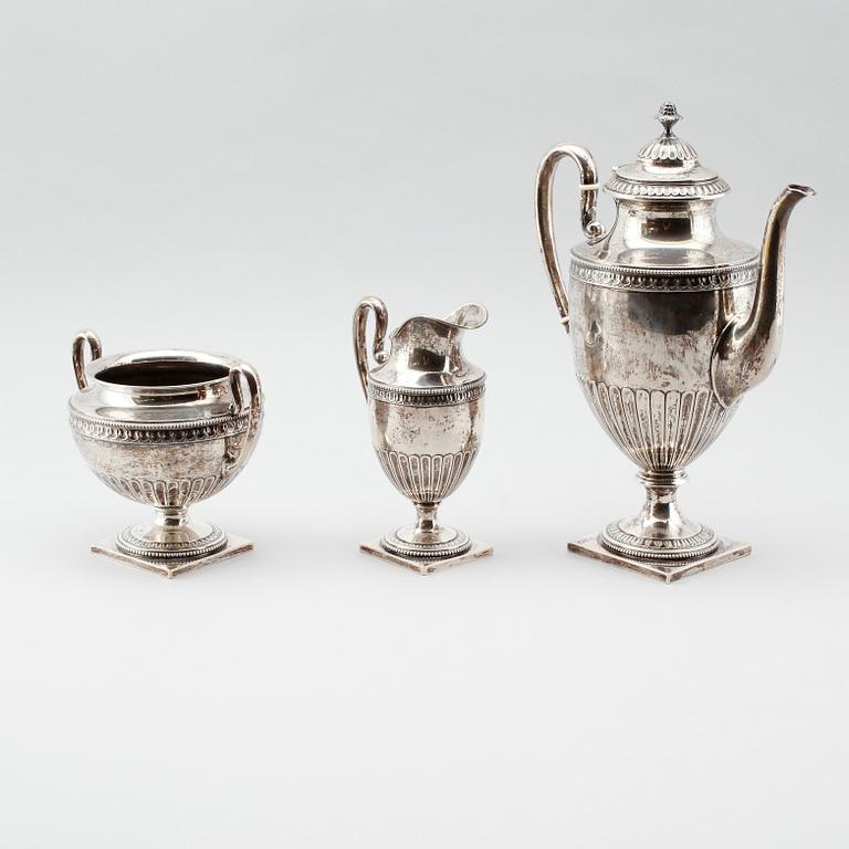 KAFFESERVIS, 3 delar, silver, CG Hallberg, Stockholm 1904. Vikt ca 1016 g.