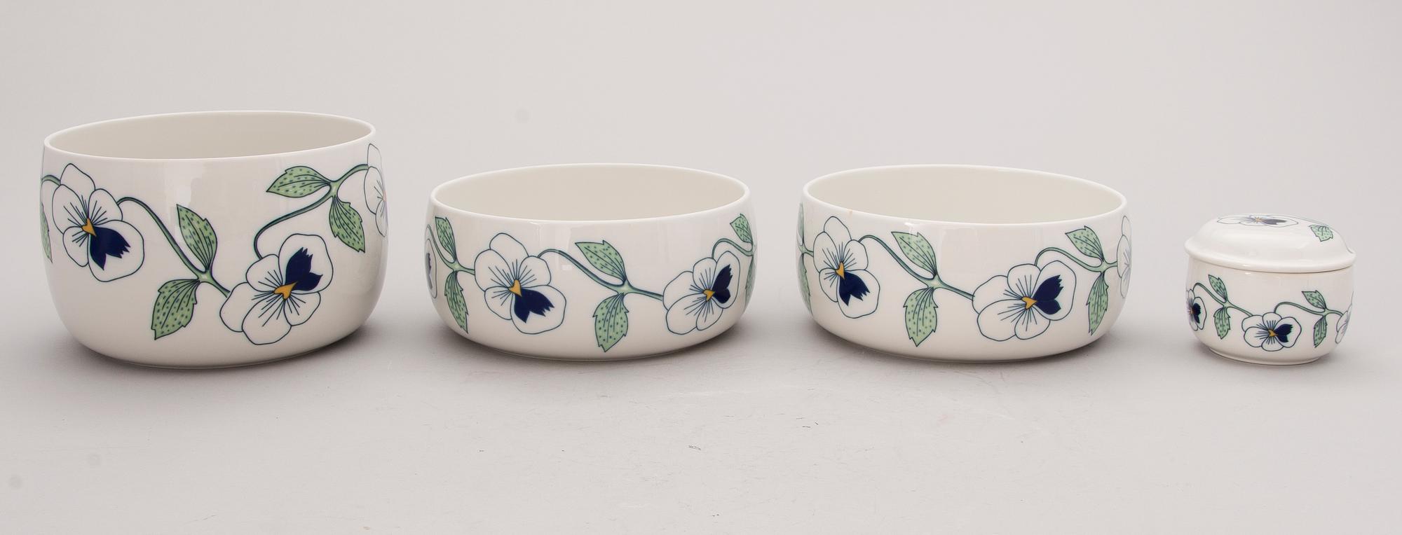 SYLVIA LEUCHOVIUS, 84 osaa, posliinia, "Sylvia", Juhla-astiasto, Rörstrand, 1900-luvun loppupuoli.