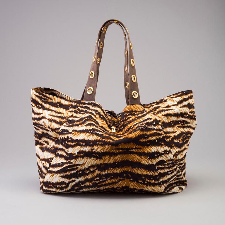 A beach bag by Dolce & Gabbana.