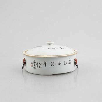 Karott med lock, porslin, Kina, sen Qing dynasti, 1800/1900-tal.