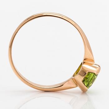 Ring, 18K guld och peridot. Kultateollisuus, Åbo 1917.