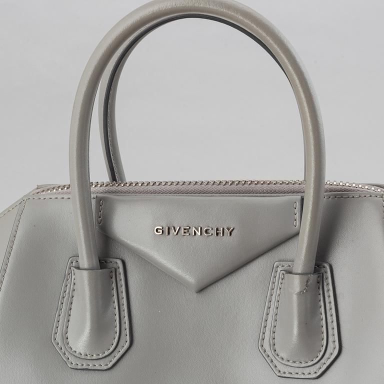 Givenchy, a grey leather 'Antigona Small' handbag.