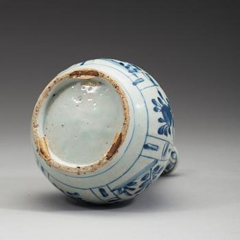 A blue and white porcelain bottle vase, Ming dynasty, Wanli (1572-1620).