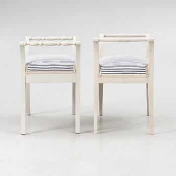 Taburetter, 2 st snarlika, tidigt 1900-tal.