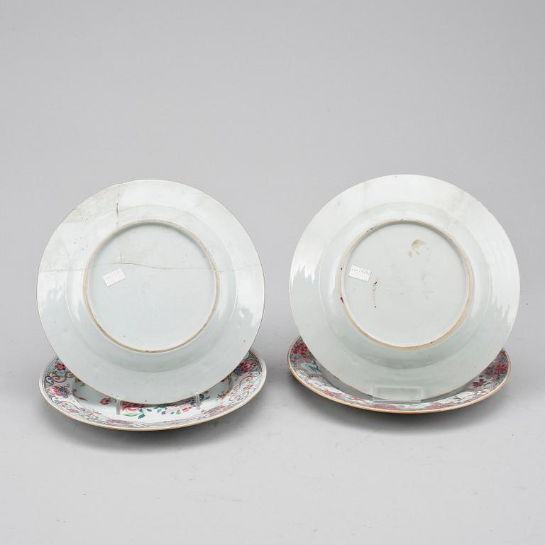 TALLRIKAR, 2+2 st, porslin, Kina, Qing dynastin, Qianlong (1735-96).