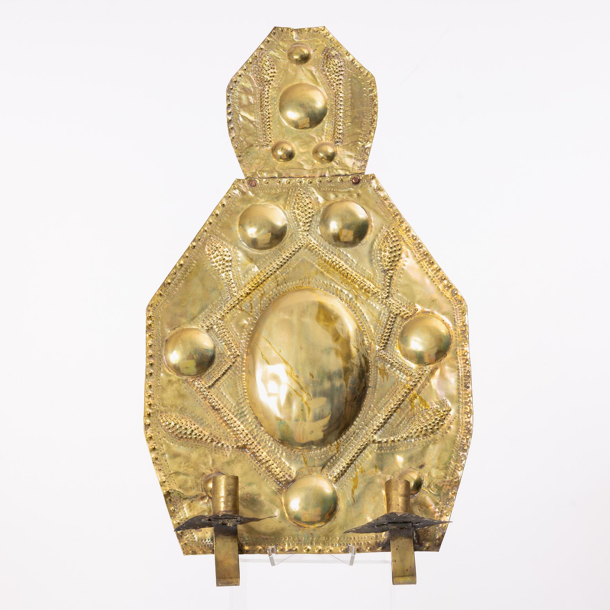 A pair of Baroque style light plates, 19th century.