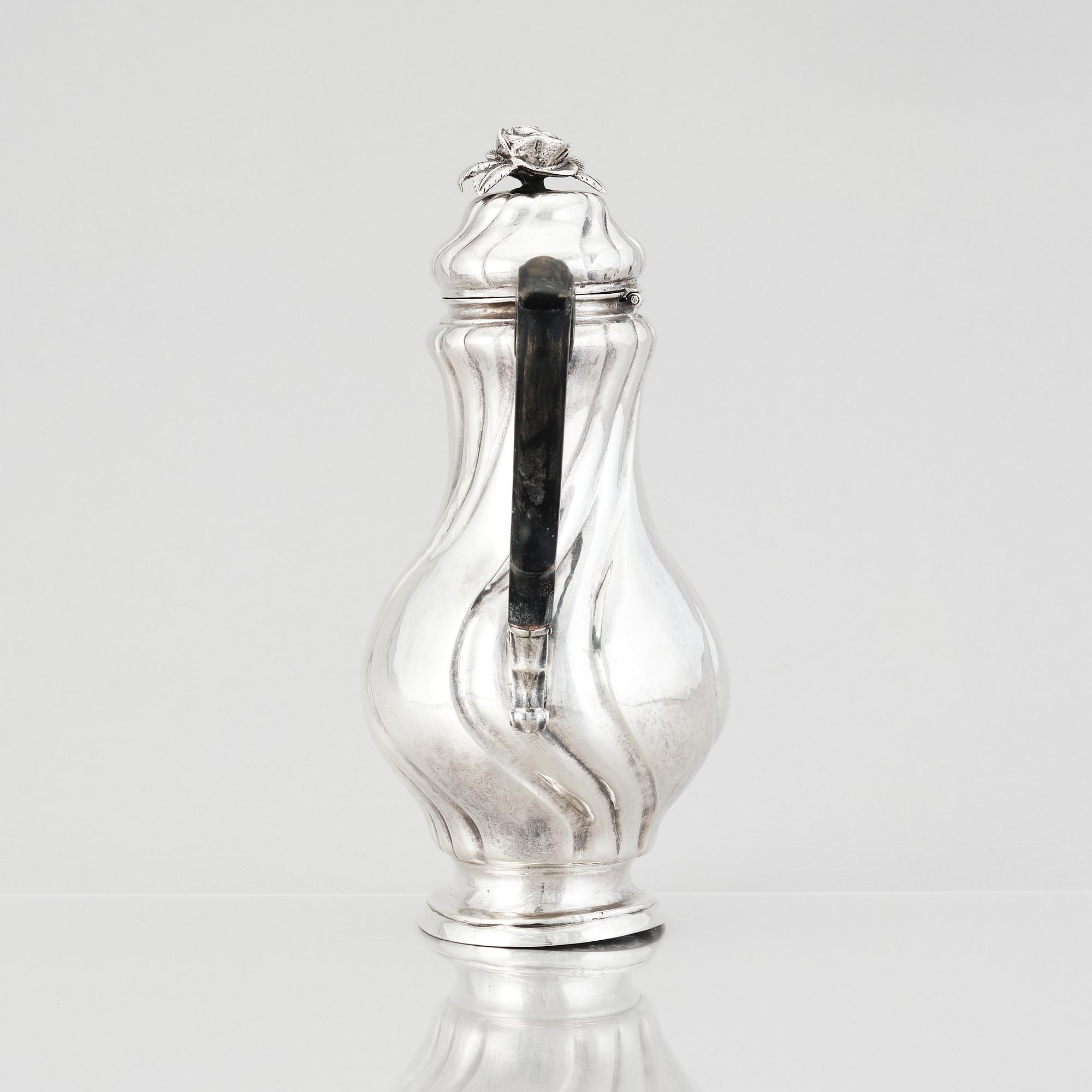 Henrik Wittkopf d ä, mockakanna/mjölkkanna, silver, Stockholm 1752. Rokoko.
