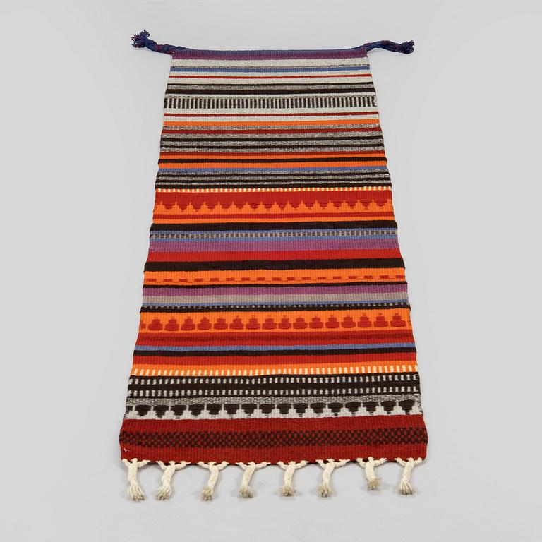 Elsa Montell-Saanio, rana / väggbonad, "Trollformel" Finland. Ca 165 x 43 cm.