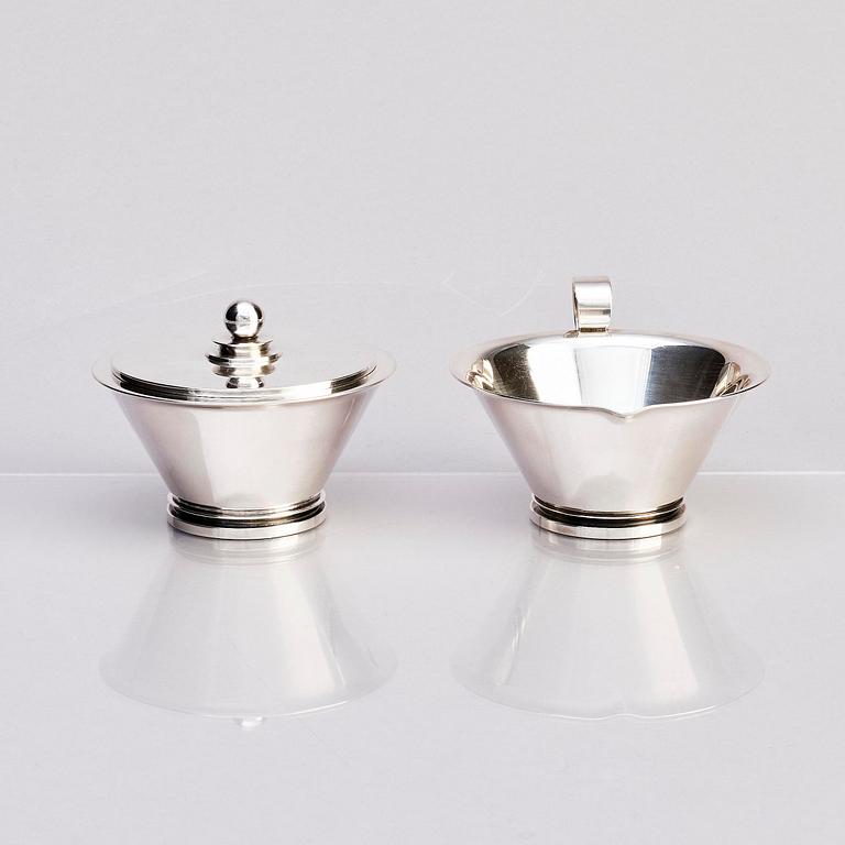 Harald Nielsen, a sterling silver four pieces coffee- and tea service, "Pyramide", Georg Jensen, Copenhagen 1930-52, design no 600A+B.