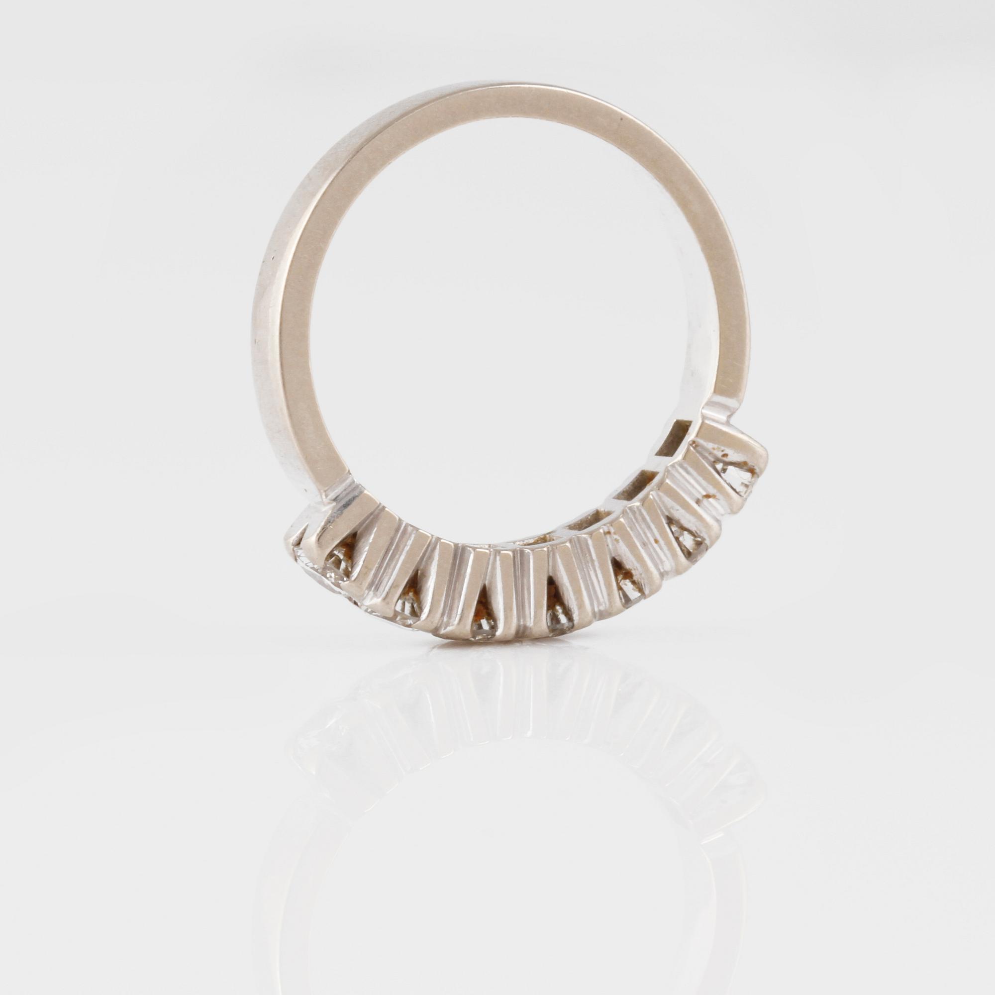 RING, 18K vitguld med briljantslipade diamanter 0.70 ct, Juvel-Magnus, Göteborg, 1974. Vikt 4,2 gram.