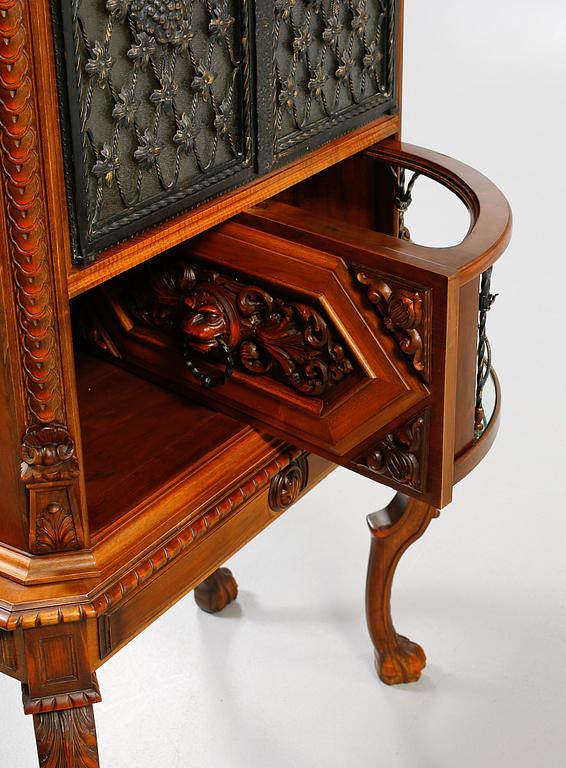 BARSKÅP, barockstil, 1900-talets andra hälft.