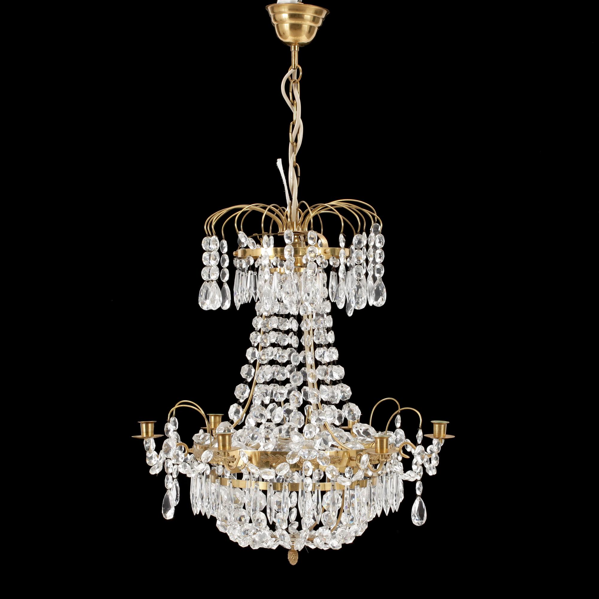 LJUSKRONA, gustaviansk stil, 1900-talets andra hälft. Höjd 59 cm.