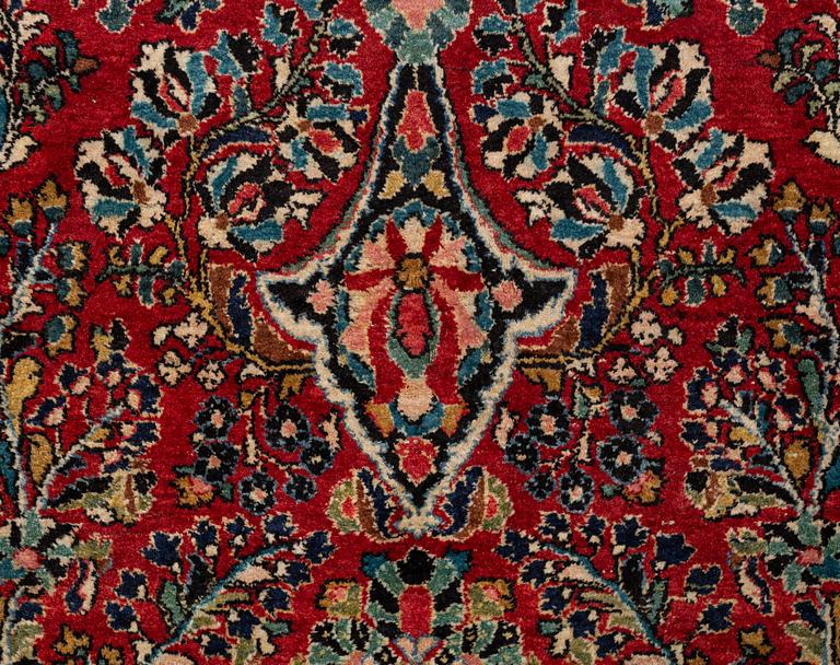 Matto, semi-antique Sarouk, ca 268 x 295 cm.