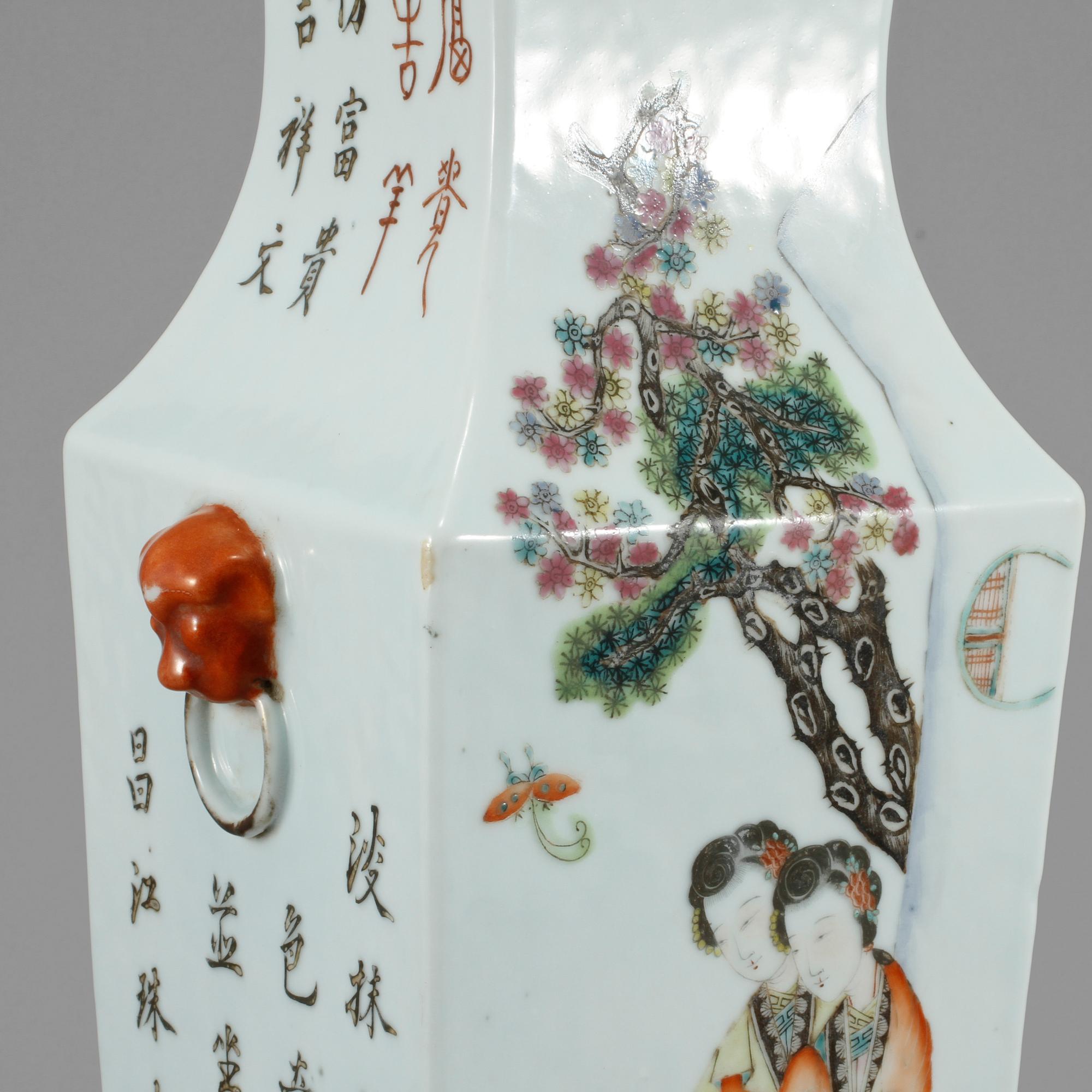 VAS, porslin, Kina, omkring 1900.