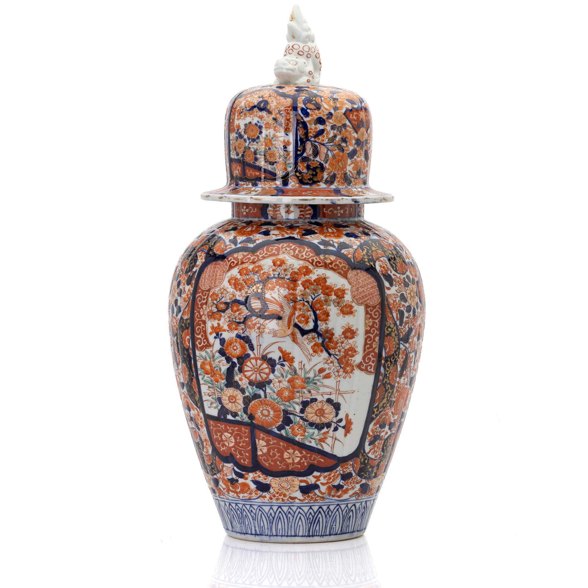 Lidded urn, Japan, 19th/20th century.