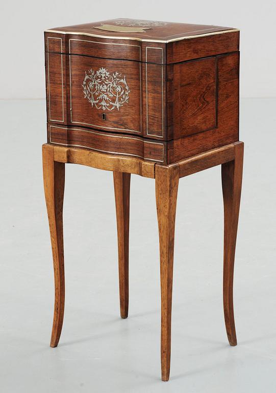 FLASKSCHATULL, möjligen ett vandringspris, 1800-talets andra hälft.