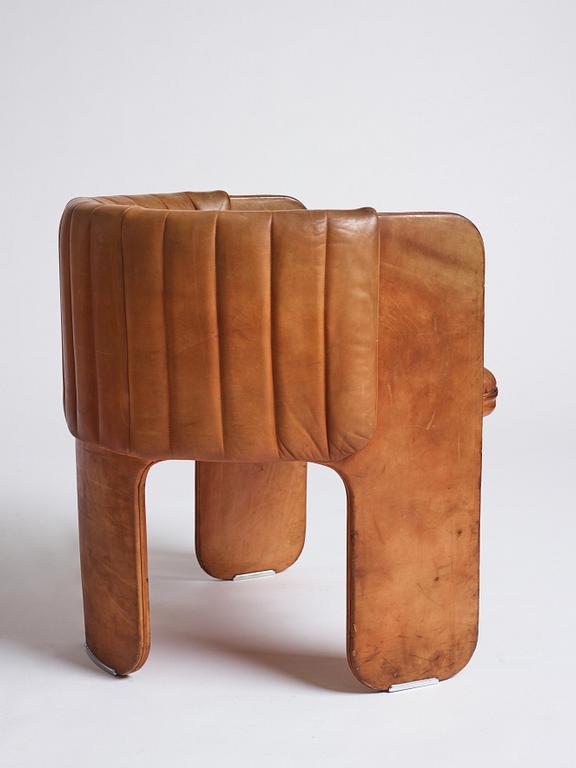 Luigi Massoni, a pair of easy chairs, Poltrona Frau, Italy 1970's.