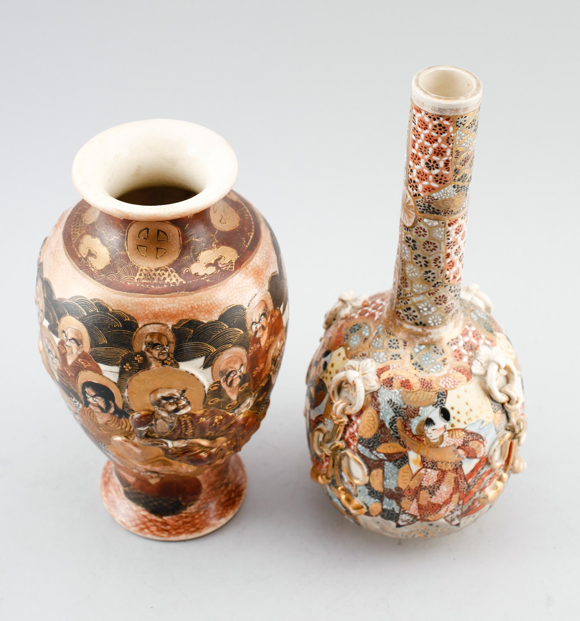 VASER, 2 st, porslin, Satsuma, Japan, 1900-talets första hälft.